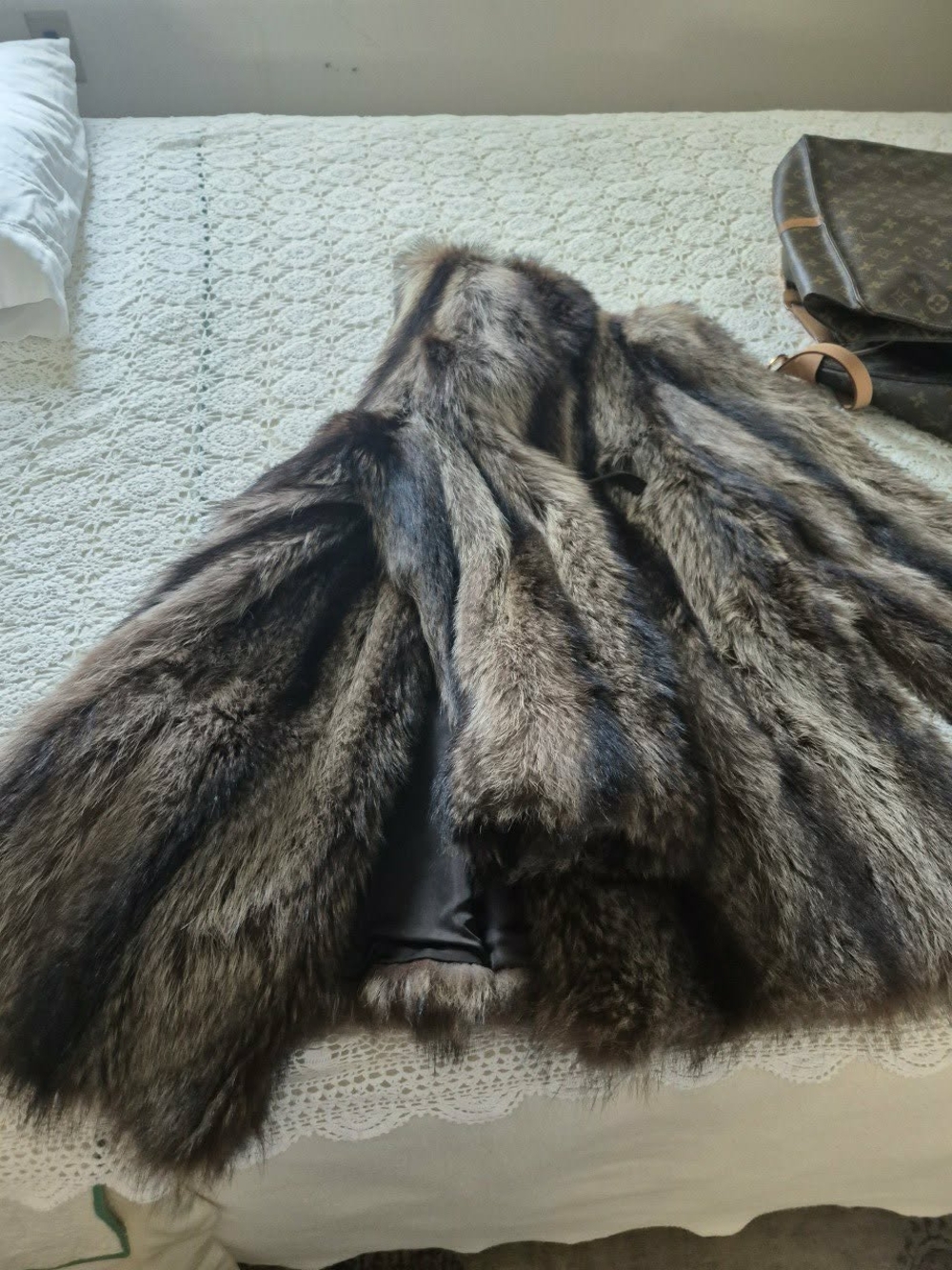 Vintage 1960sish Women's Raccoon Fur Coat - Picture 5 of 5